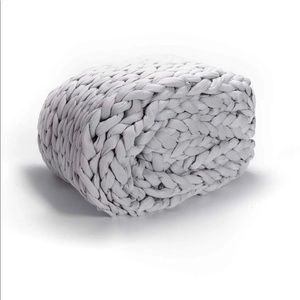 YNM knitted weighted blanket Quinn/king size. Beautiful light grey color.